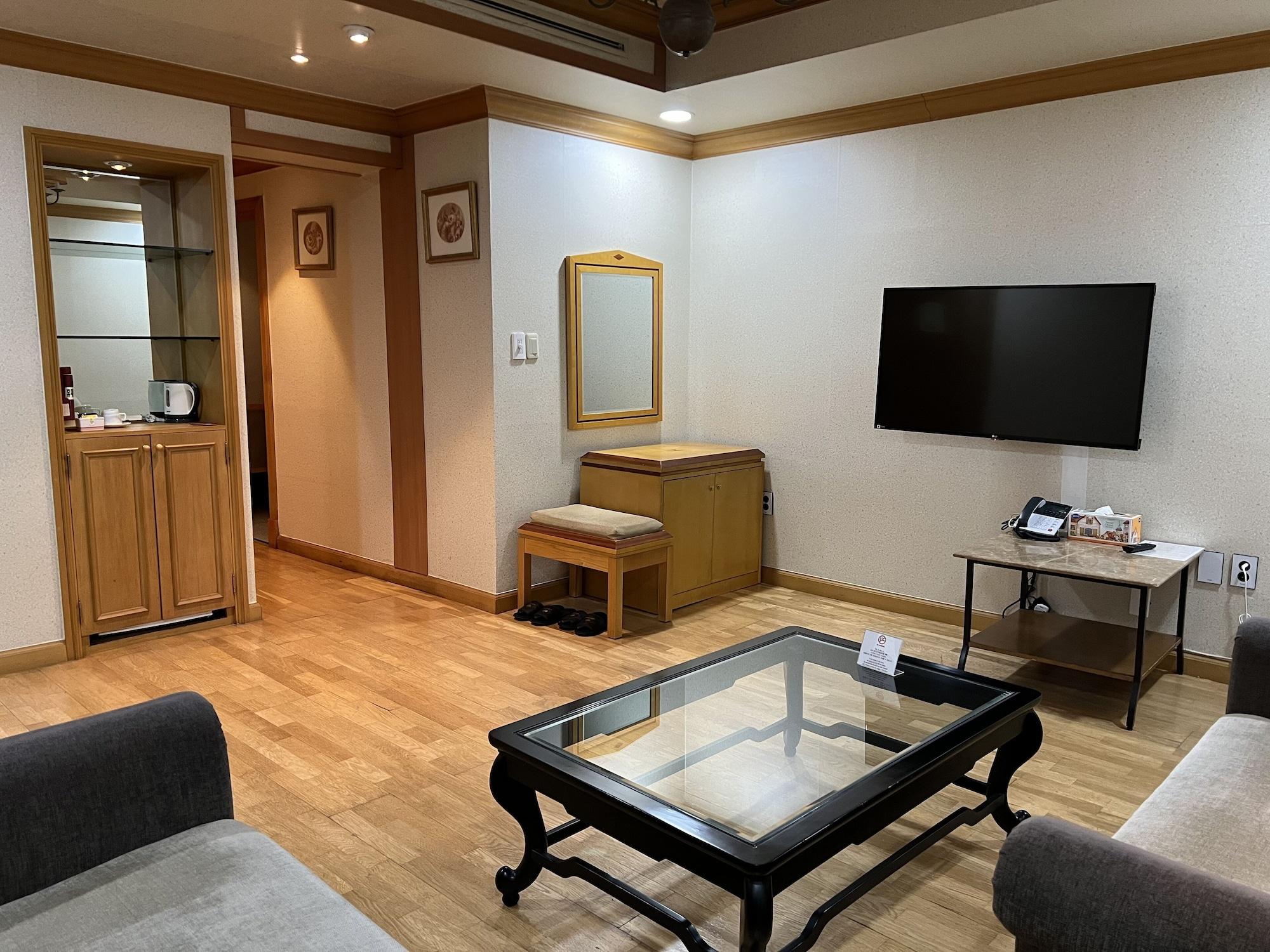 Hotel International Changwon Eksteriør billede