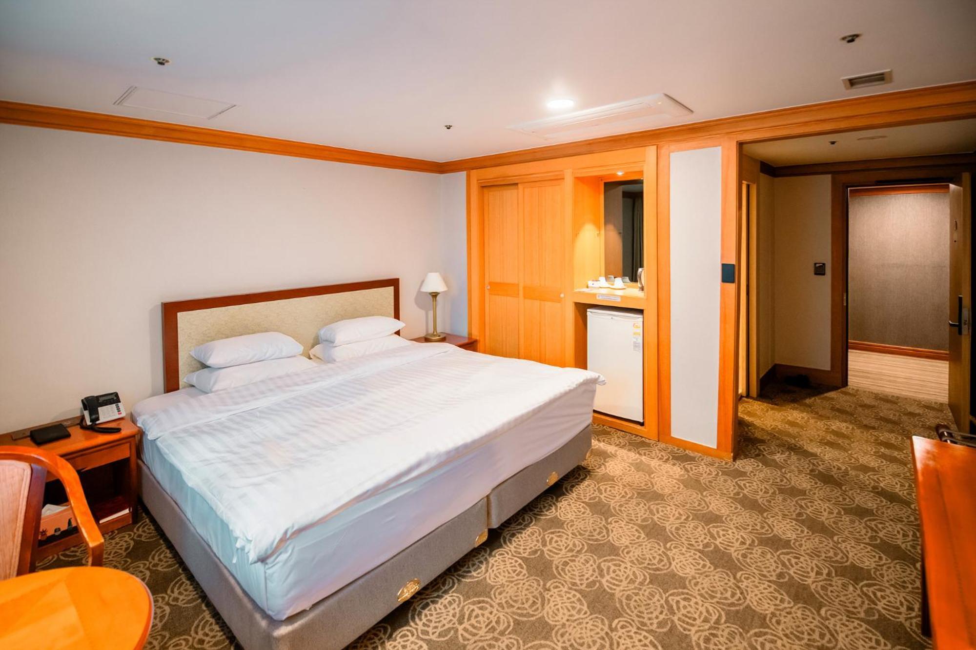 Hotel International Changwon Eksteriør billede