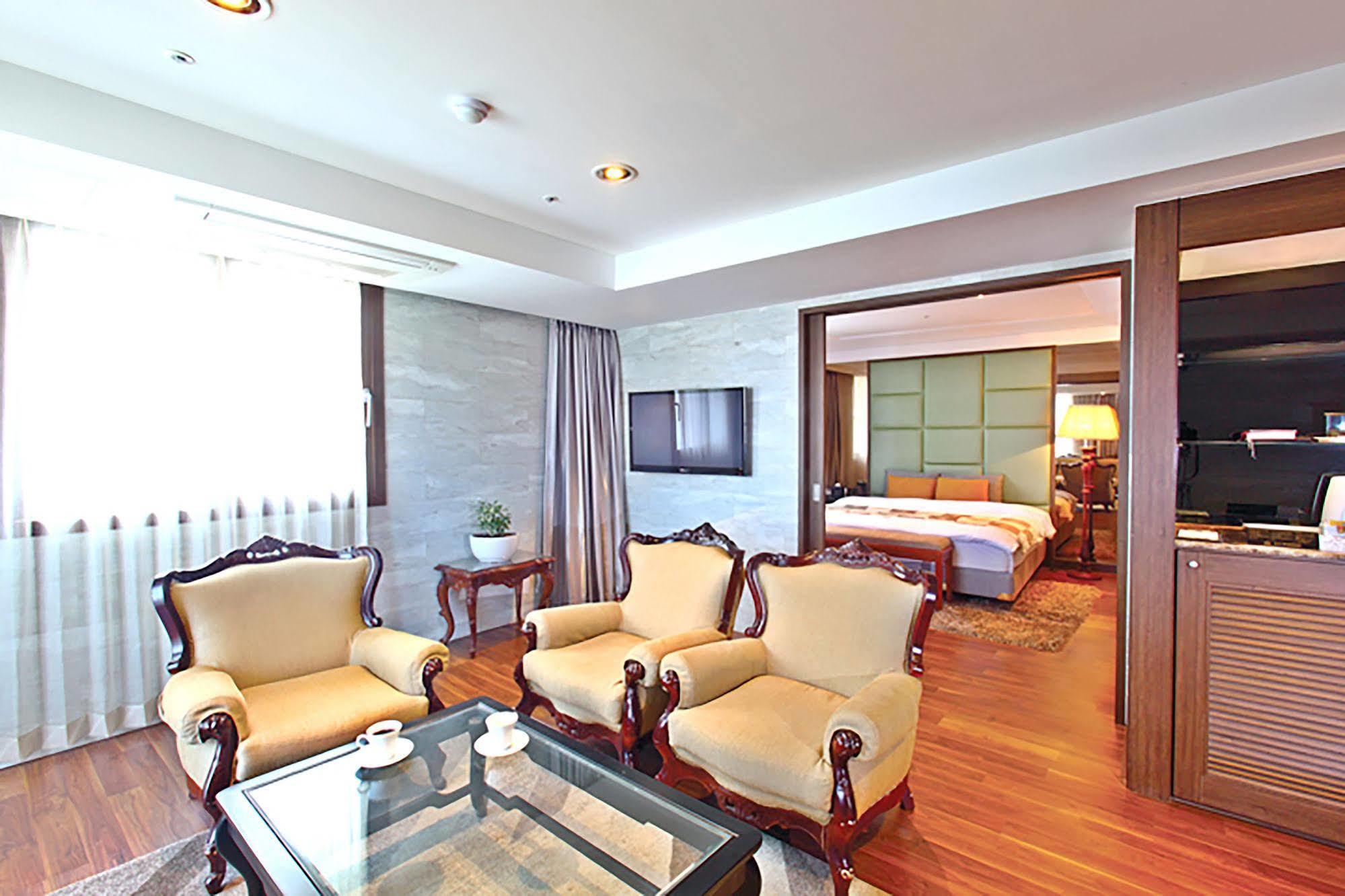 Hotel International Changwon Eksteriør billede