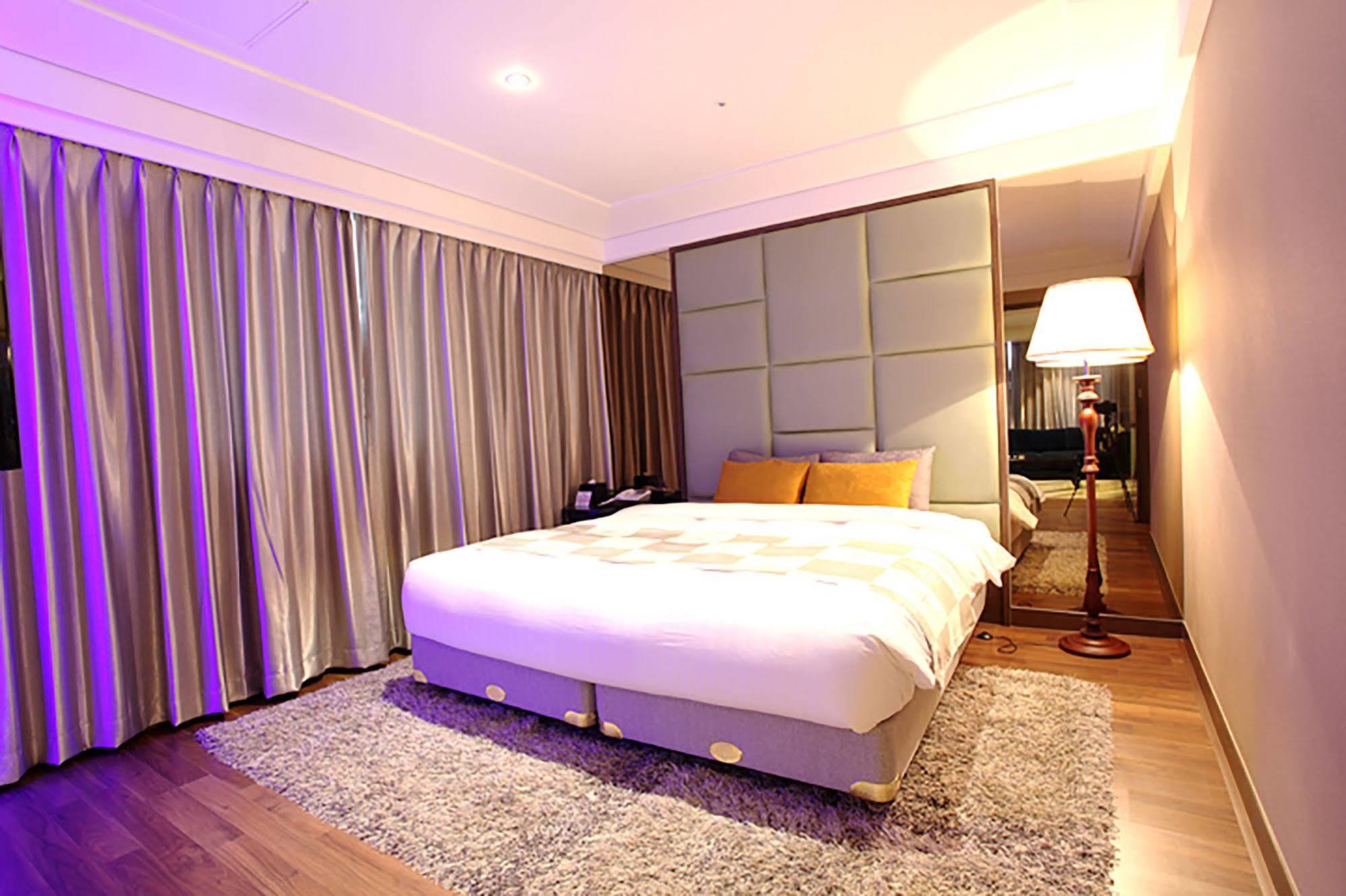 Hotel International Changwon Eksteriør billede