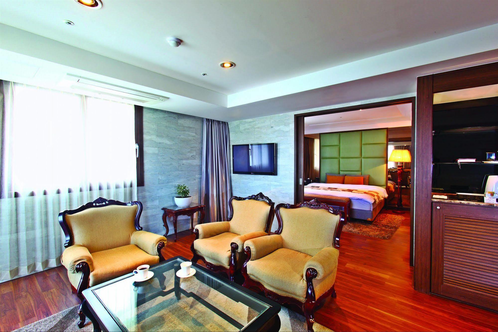 Hotel International Changwon Eksteriør billede