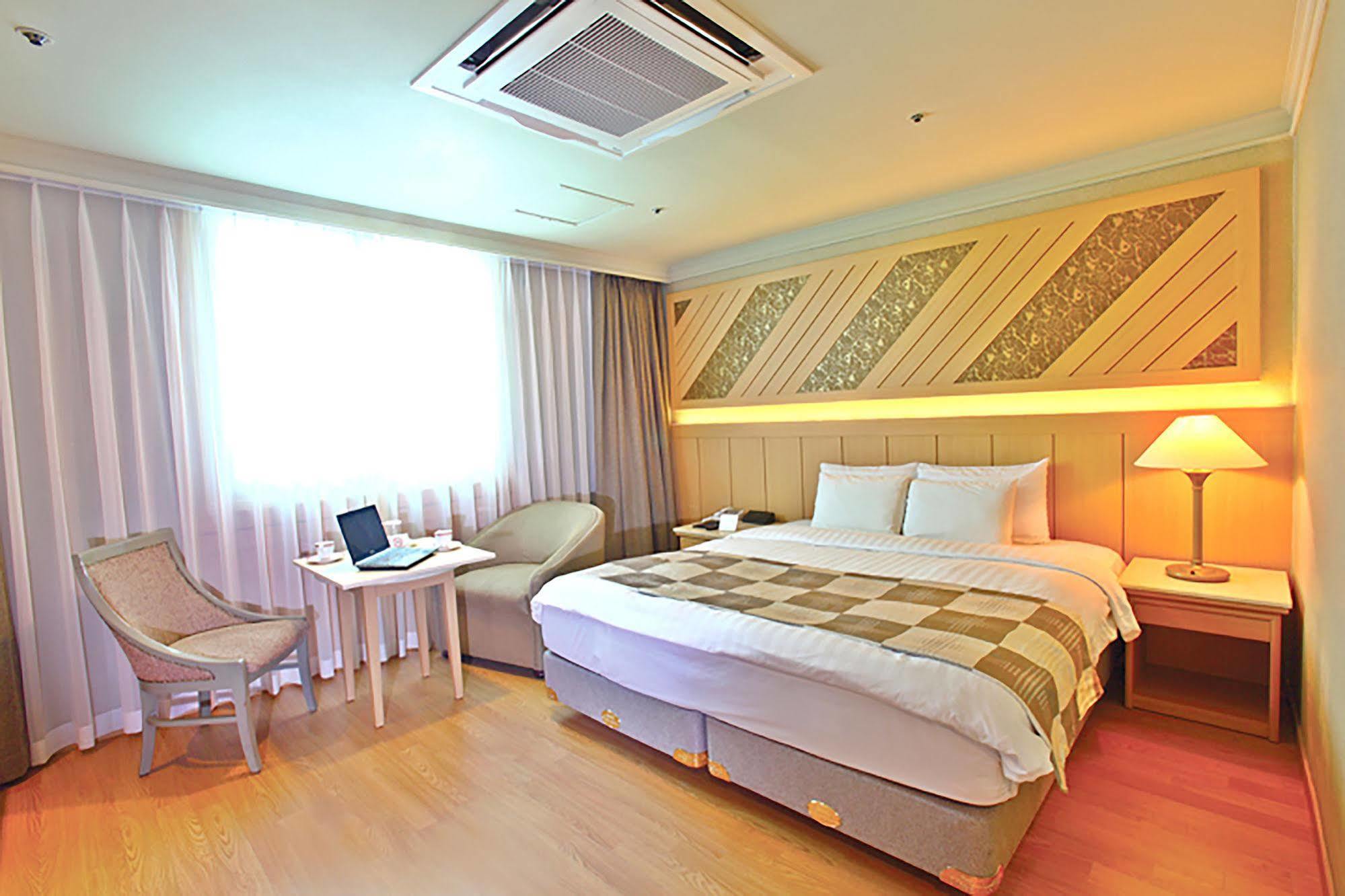 Hotel International Changwon Eksteriør billede