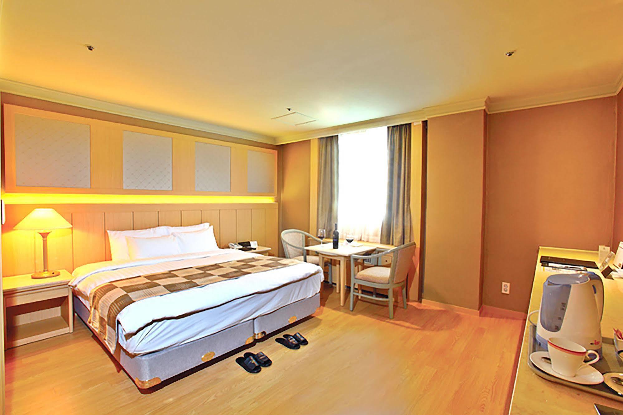 Hotel International Changwon Eksteriør billede